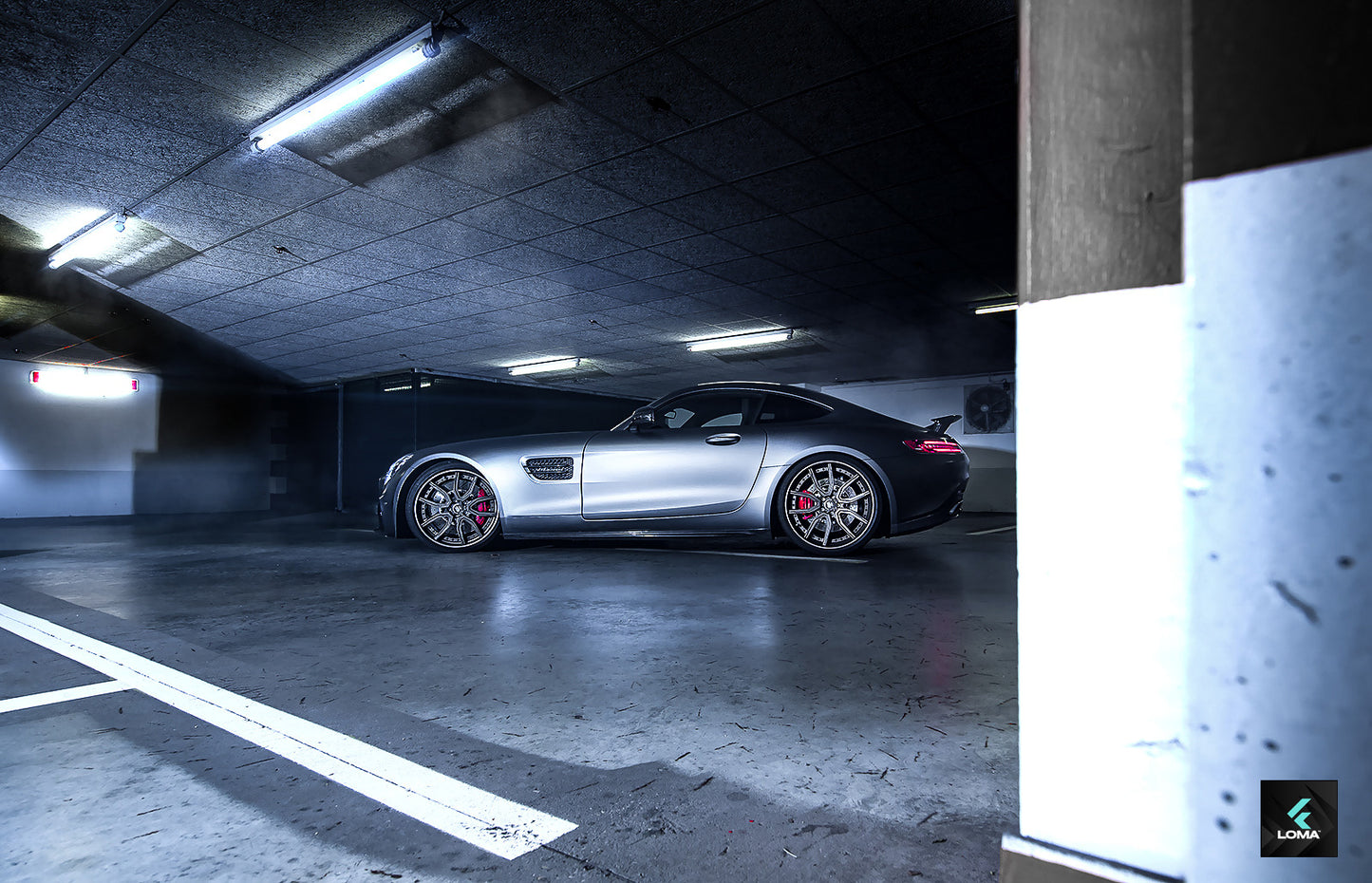 Close-up view of LOMA SP1 deep dish wheel on a Mercedes AMG GT.